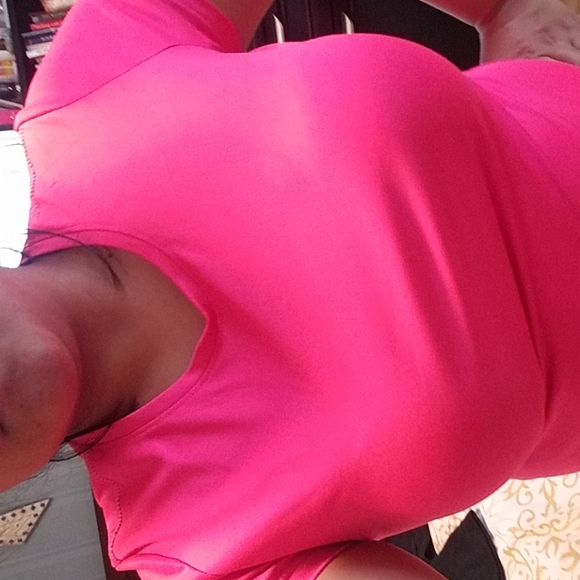 Neon pink sports shirt - Picture 2 of 2